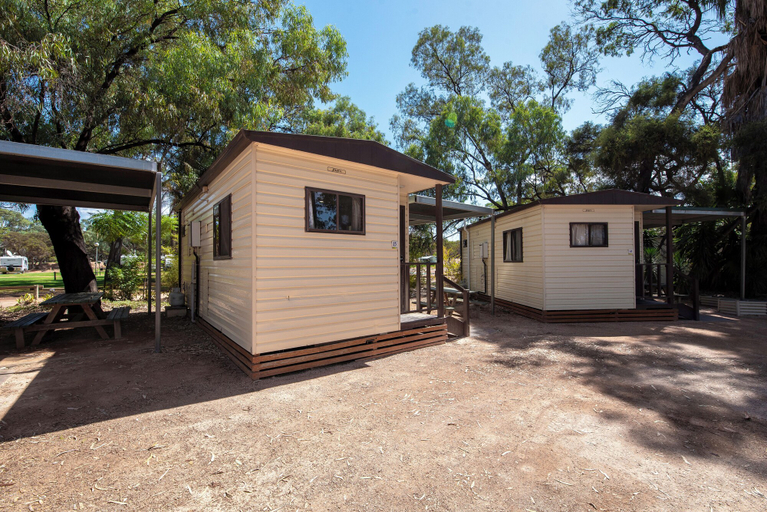 Exterior 11