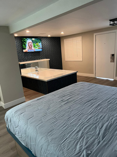 Bedroom 4, Super 8 by Wyndham Oceanside Downtown, San Diego