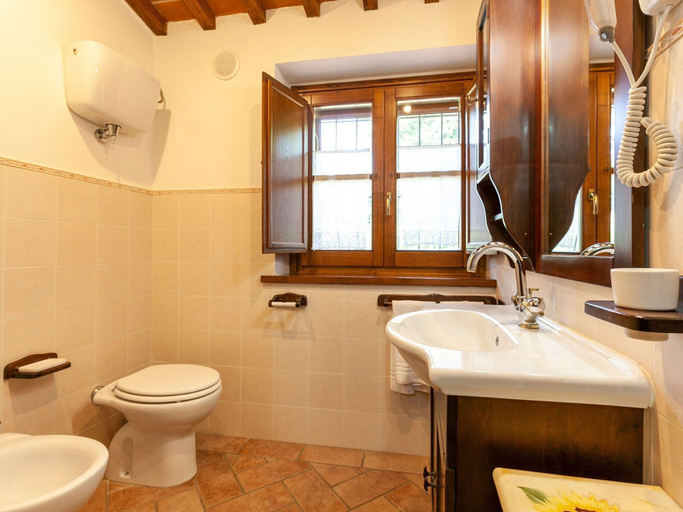 Bathroom 4, Villa in Lisciano Niccone With Pool & Nature, Perugia