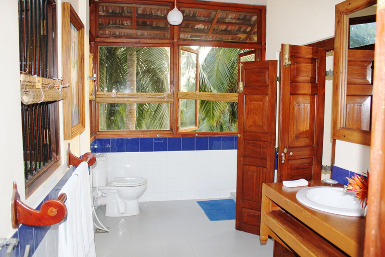 Bathroom 3, Peacock Point - Whole Villa 2 Bedroom (Sleeps 4), Habaraduwa