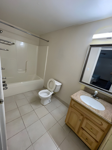 Bathroom 5, Scottish Inns - Middletown, Dauphin