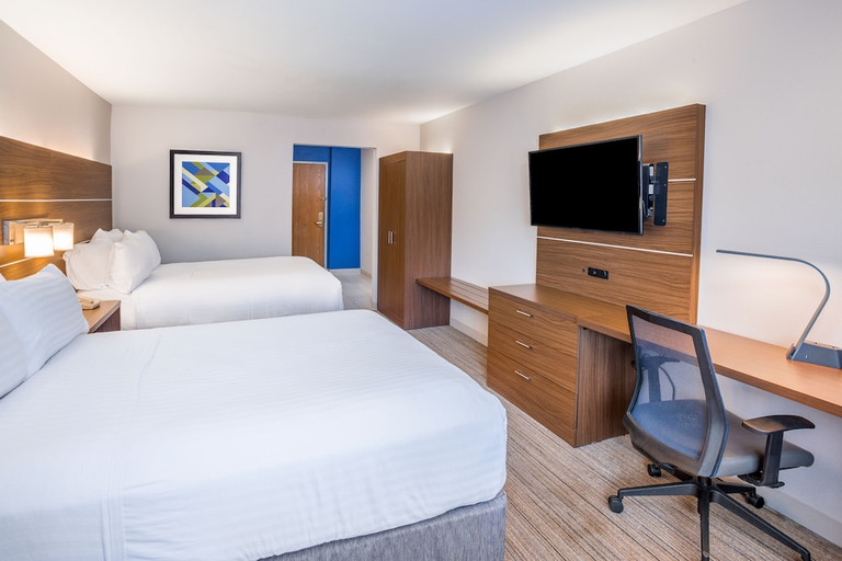 Bedroom 5, Holiday Inn Express WISCONSIN DELLS, Sauk