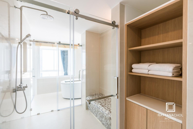 Bathroom 5, Rattanachol Hotel, Muang Chon Buri