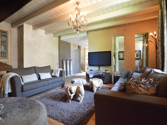 Others 5, Grand Holiday Home in Alphen with Sauna & Hot Tub, Alphen-Chaam