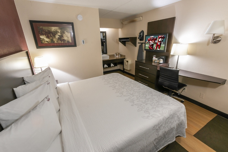 Bedroom 3, Red Roof PLUS+ Chicago - Willowbrook, Dupage