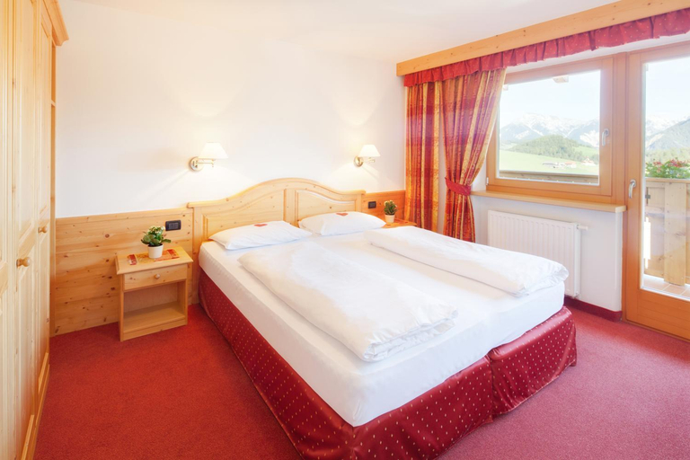 Bedroom 2, Hotel Antermoia, Bolzano