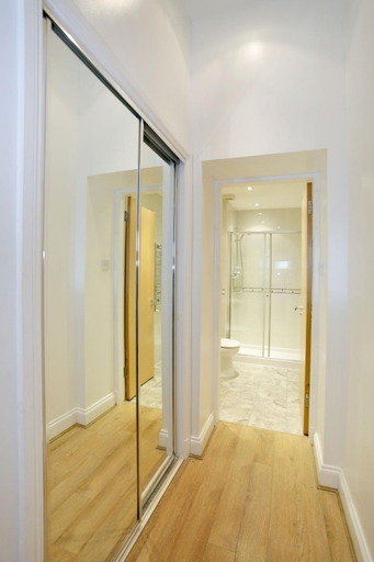 Bathroom 2, Aspect Apartments City Centre, Aberdeen