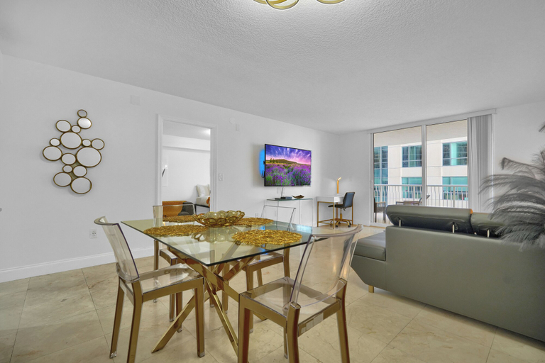 Others 5, Zeus Sanctuary in Brickell Miami, Miami-Dade