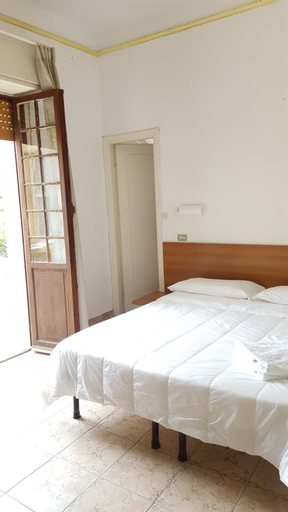 Bedroom 1, Hotel Al Sogno, Savona