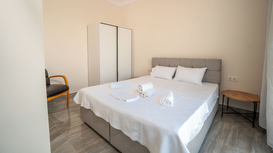 Bedroom 5, Capo Calaberno Aparts, Karaburun