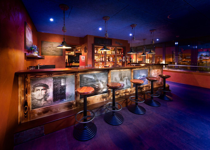 Food & Drinks 5, Hotel Cinema 8, Kulm