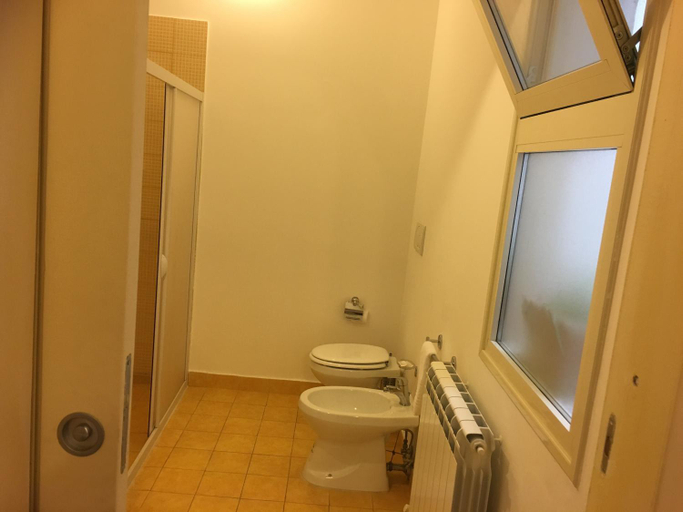 Bathroom 2, Stelmalu', Lecce