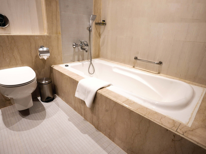 Bathroom 4, Leisure Inn Grand Chanakya, Jaipur