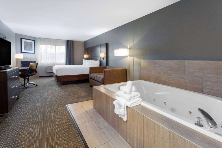 Bathroom 4, Wingate by Wyndham Wisconsin Dells, Sauk