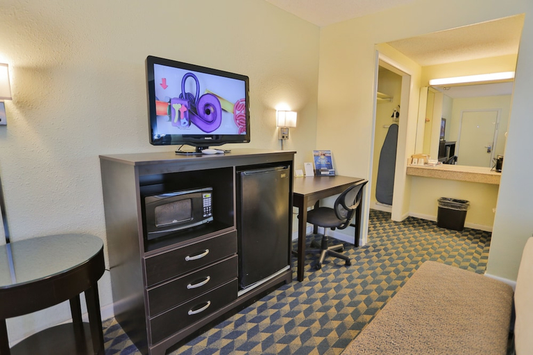 Others 4, Days Inn by Wyndham Wrightstown, Burlington