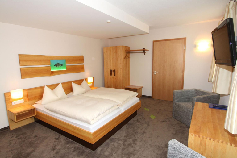 Bedroom 1, Karpfenhotel & Herrenhaus im Gasthaus Sindel-Buckel, Ansbach