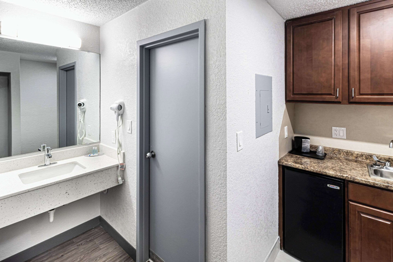 Bathroom 12