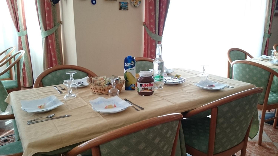 Others 5, Hotel Holiday House, Foggia