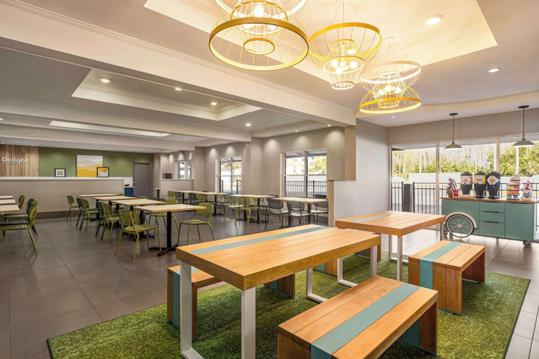 Food & Drinks 5, Spark by Hilton Orlando Universal Blvd, Orange