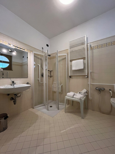 Bathroom 5, Romantik Hotel Relais Mirabella Iseo, Brescia