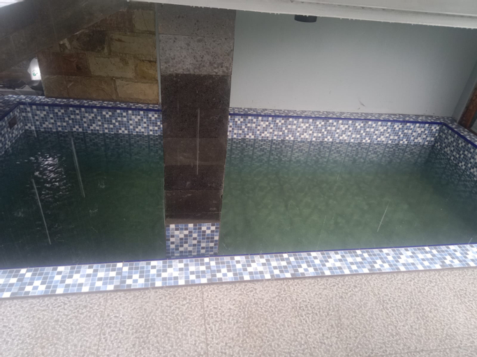 Bathroom 10