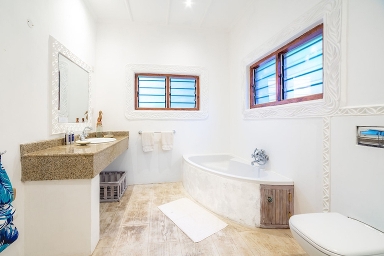 Bathroom 4, Nomad Beach Resort, Msambweni