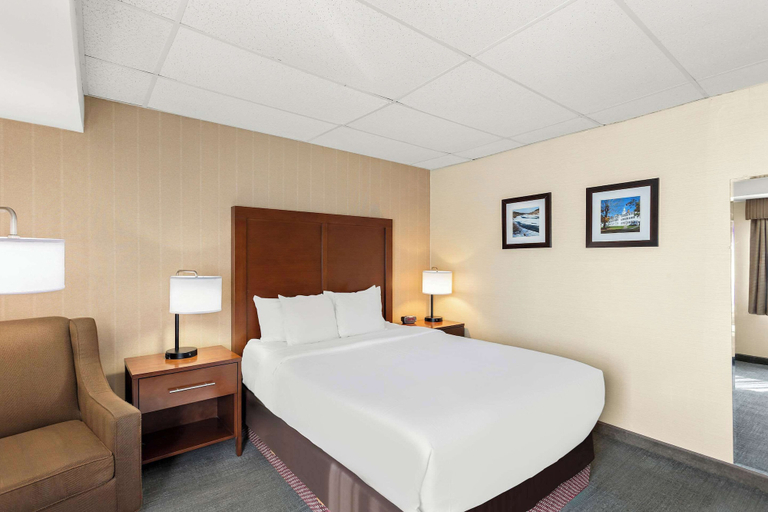 Bedroom 4, Comfort Inn White River Junction, Windsor