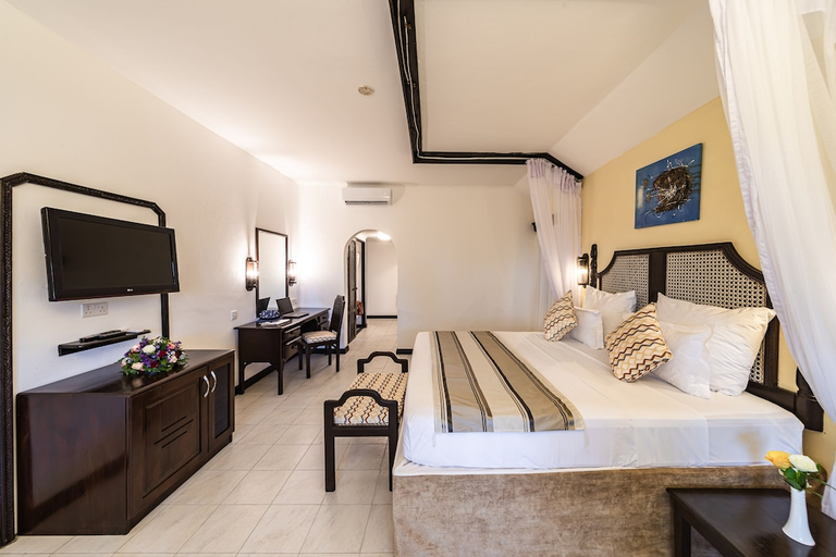 Bedroom 2, PrideInn Flamingo Beach Resort & Spa - Kenya, Kisauni