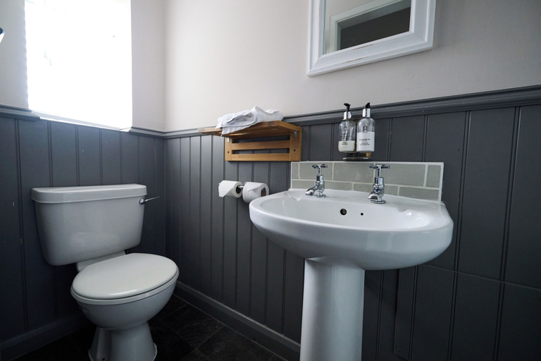 Bathroom 3, White Hart, Newmarket by Marston's Inns, Suffolk