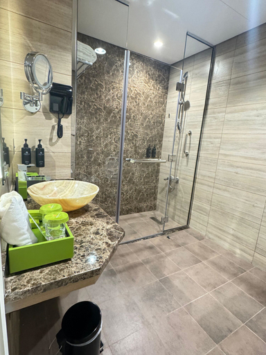 Bathroom 5, La Quinta by Wyndham Abu Dhabi Al Wahda, Abu Dhabi City