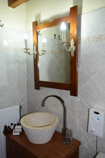 Bathroom 4, Petrino, South Aegean
