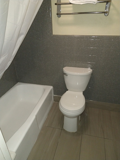 Bathroom 3, Baymont by Wyndham Williamsburg, Williamsburg