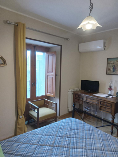 Bedroom 2, San Nicolò Holiday home, Messina