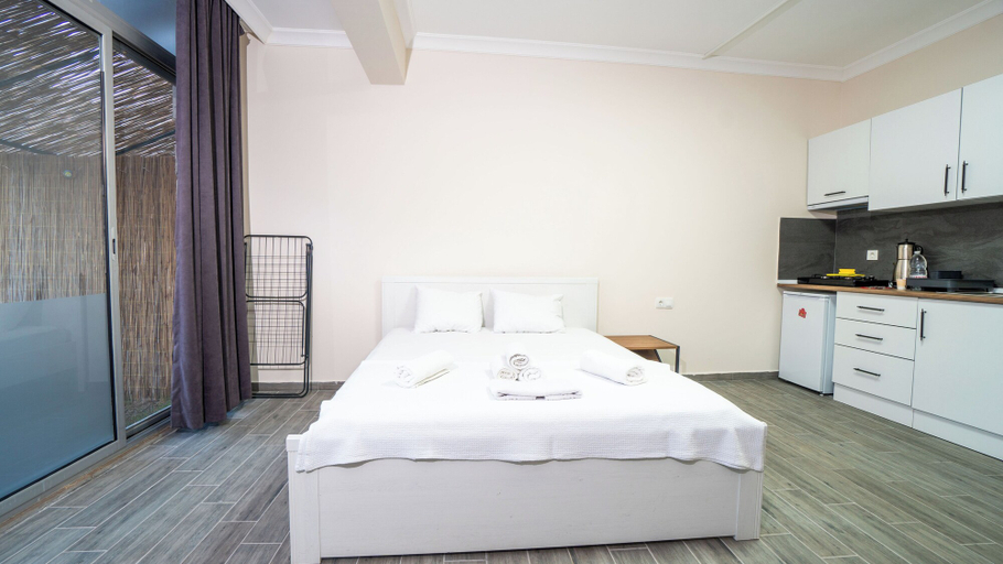 Bedroom 5, Capo Calaberno Aparts, Karaburun