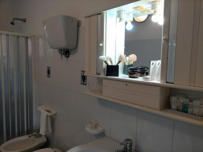 Bathroom 3, Residence Esmeraldo, Vibo Valentia