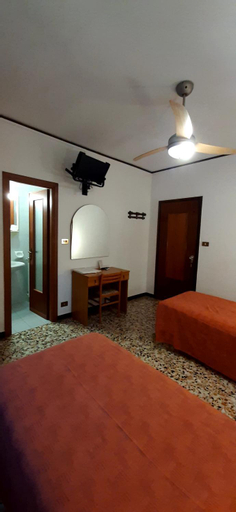 Bedroom 1, Hotel Isolabella, Torino