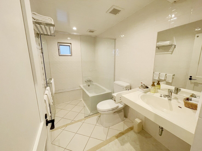 Bathroom, Blue Shallows Onnason Resort, Onna