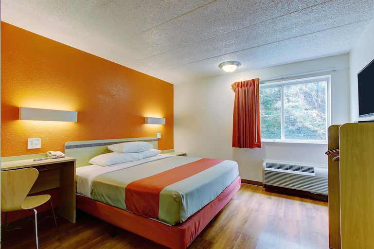Bedroom 2, Motel 6 York, PA - North, York