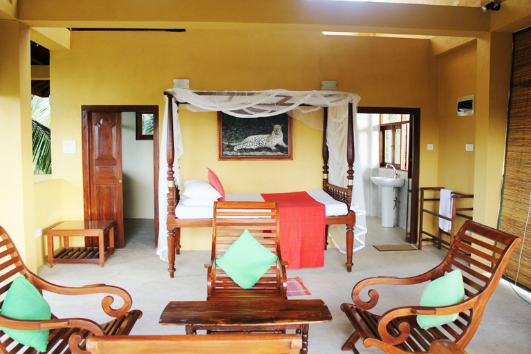 Others 5, Peacock Point - Whole Villa 2 Bedroom (Sleeps 4), Habaraduwa