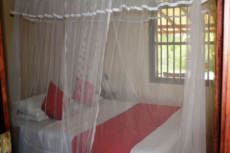 Bedroom 2, Peacock Point - Whole Villa 2 Bedroom (Sleeps 4), Habaraduwa