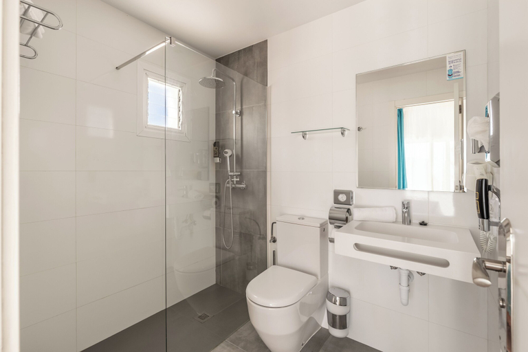 Bathroom 4, Hostal Neptuno, Baleares