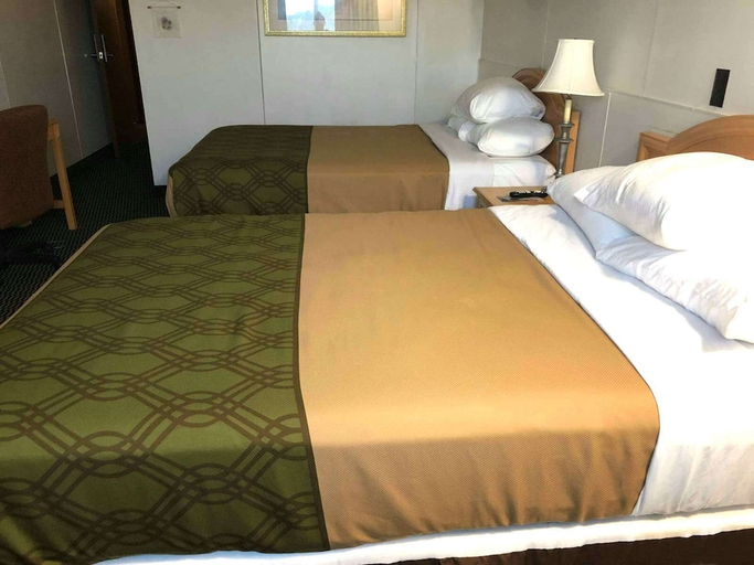Bedroom 4, Knights Inn Winner, Tripp