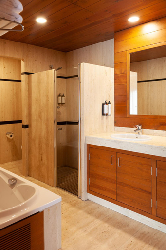 Bathroom 4, Montanya Hotel & Lodge, Barcelona
