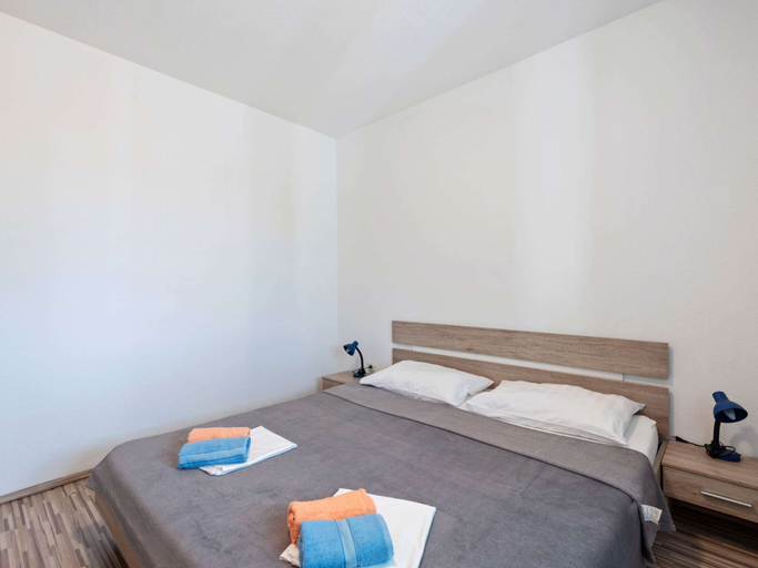 Bedroom 2, Quaint Apartment in Vir near Sea, Vir