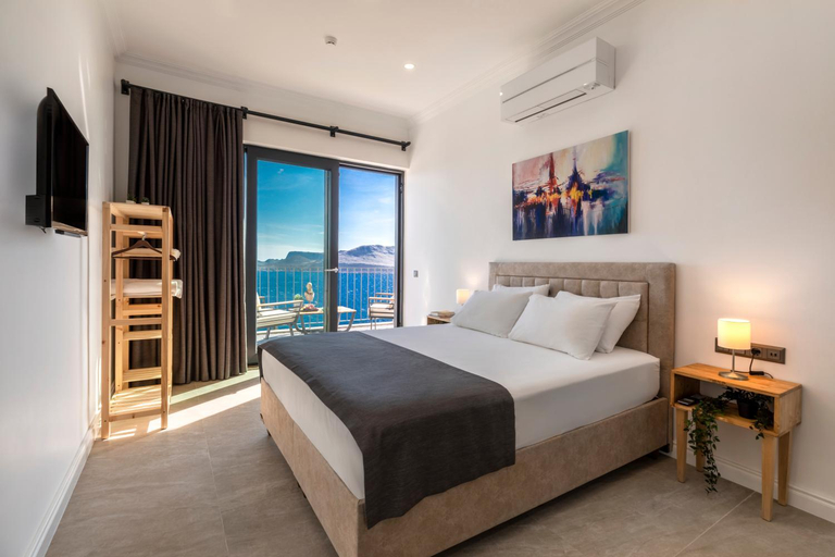 Bedroom 4, Born in Blue, Kaş