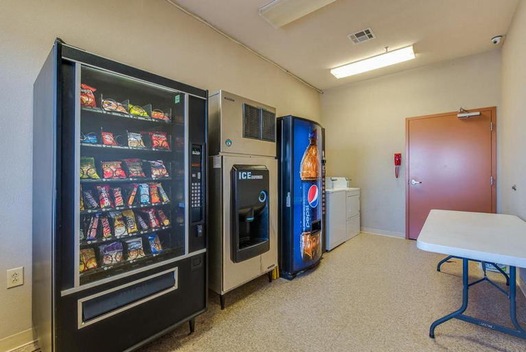 Food & Drinks 4, Executive Inn & Suites Cushing, Payne