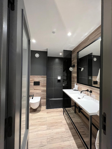 Bathroom, Lochside Lodge Retreat - Stunning Lakeside Escape, Argyll and Bute