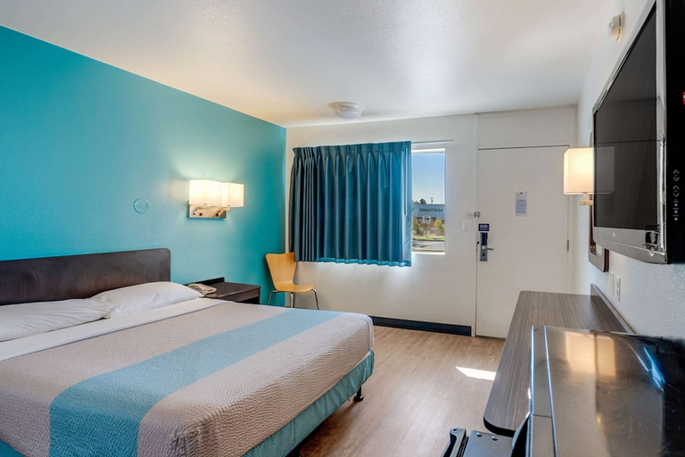Bedroom 2, Motel6 Winnemucca, NV, Humboldt