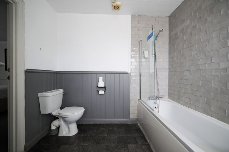 Bathroom 3, White Hart, Newmarket by Marston's Inns, Suffolk