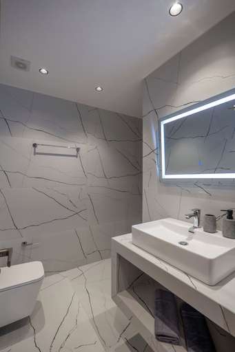 Bathroom 5, Hotel Keos, Sarandës